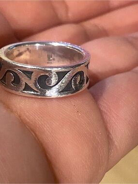 Retired James Avery ring size 8